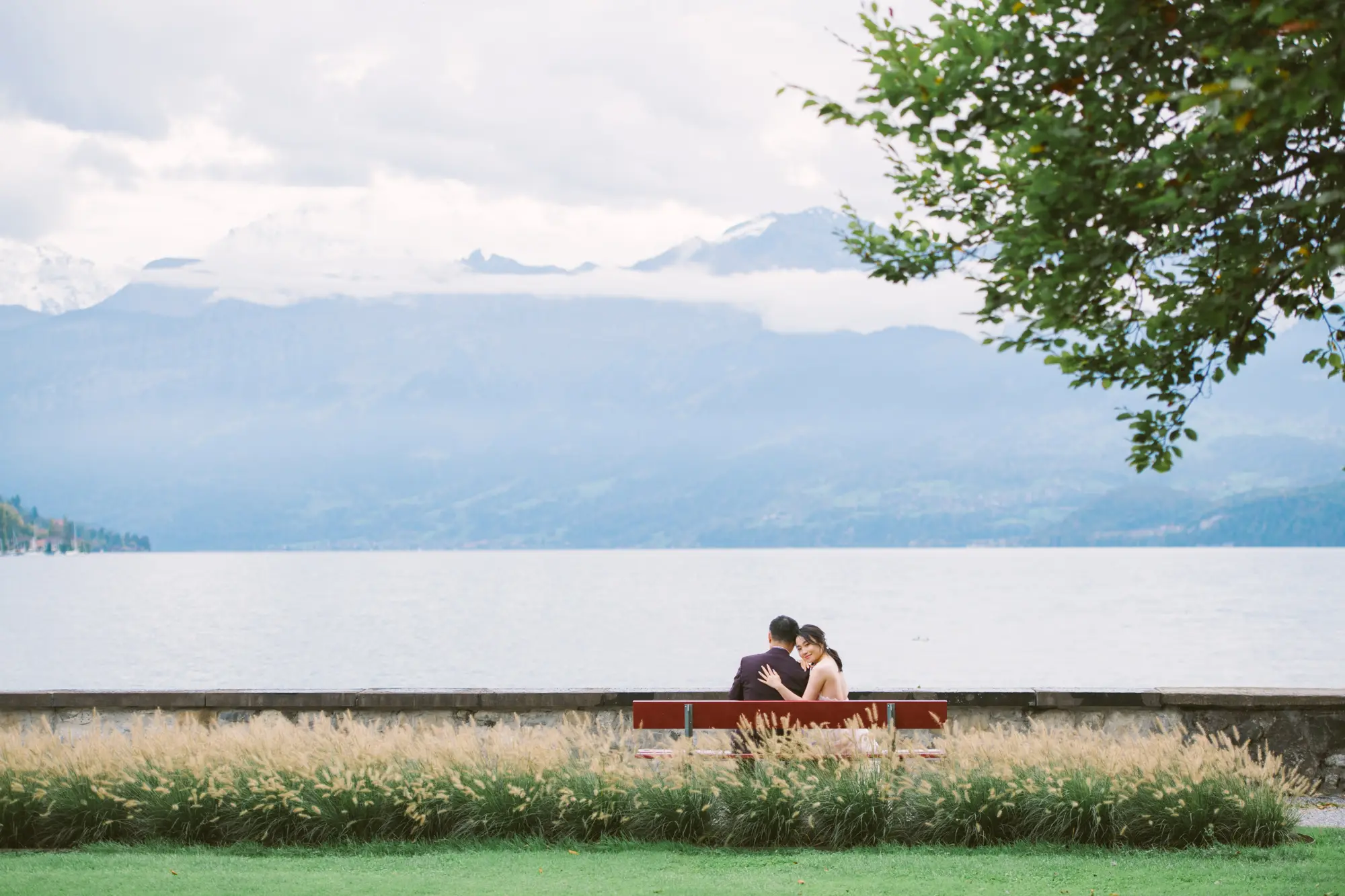 Switzerland pre-wedding photography: Schloss Schadau wedding