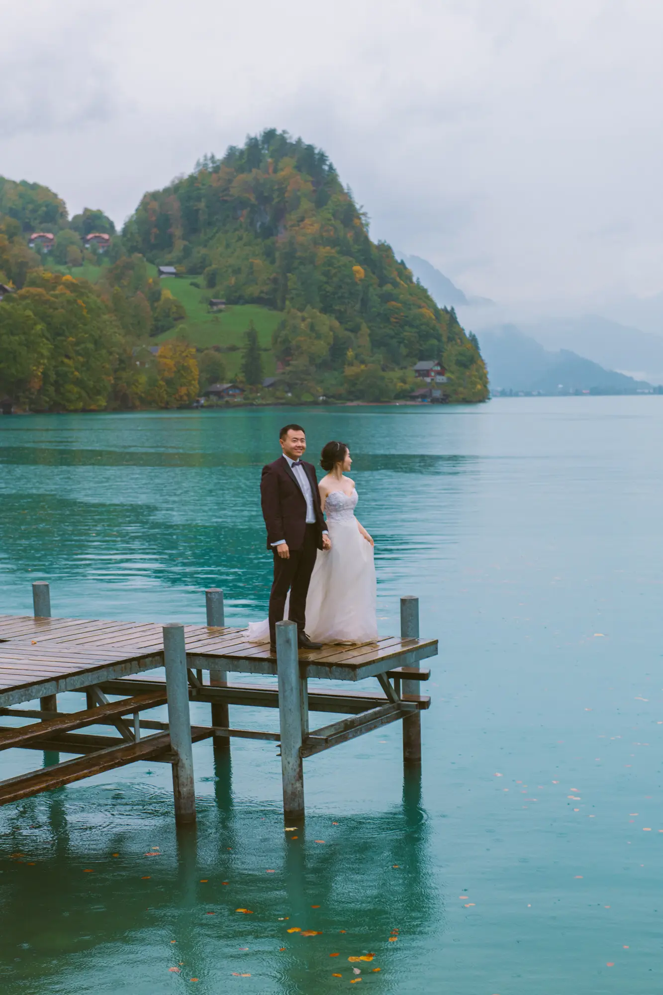 Switzerland pre-wedding photography: Thunesee photographer