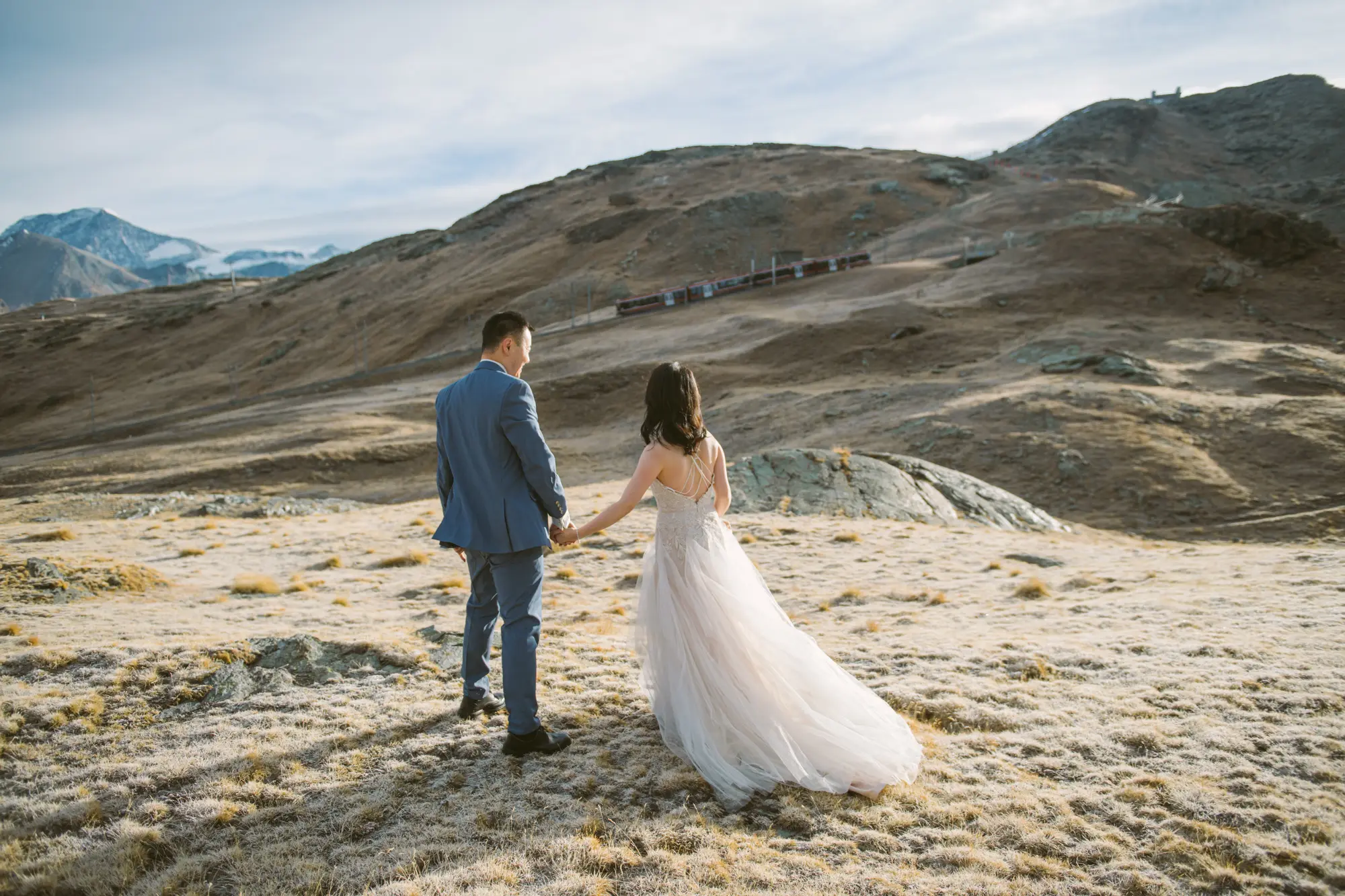 Switzerland pre-wedding photography: Wedding photos in mountains