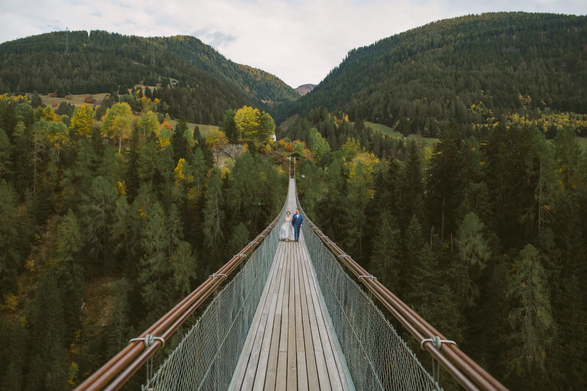 Switzerland pre-wedding photography: swiss alps photoshooting