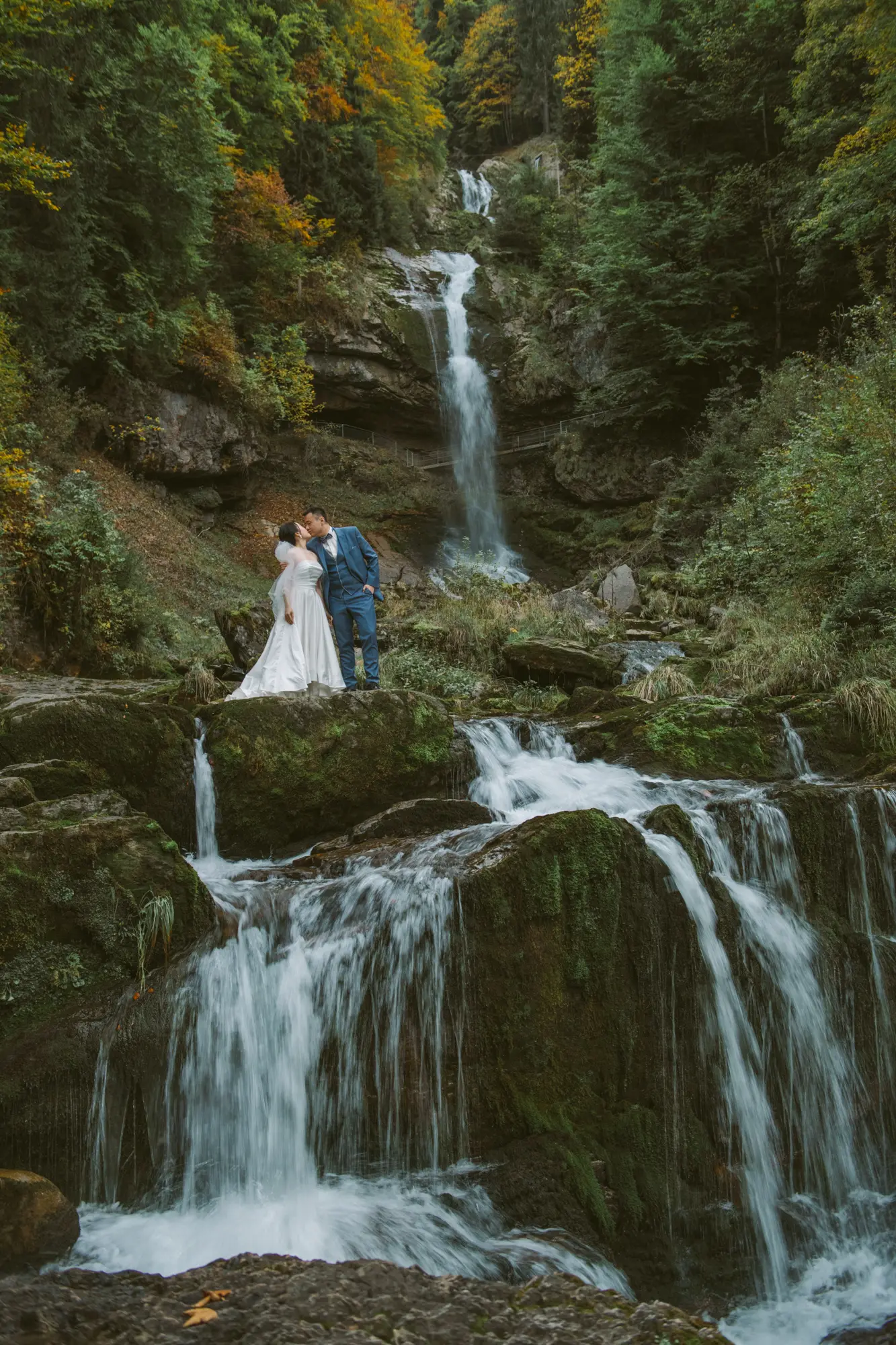 Switzerland pre-wedding photography: waterfall wedding photos