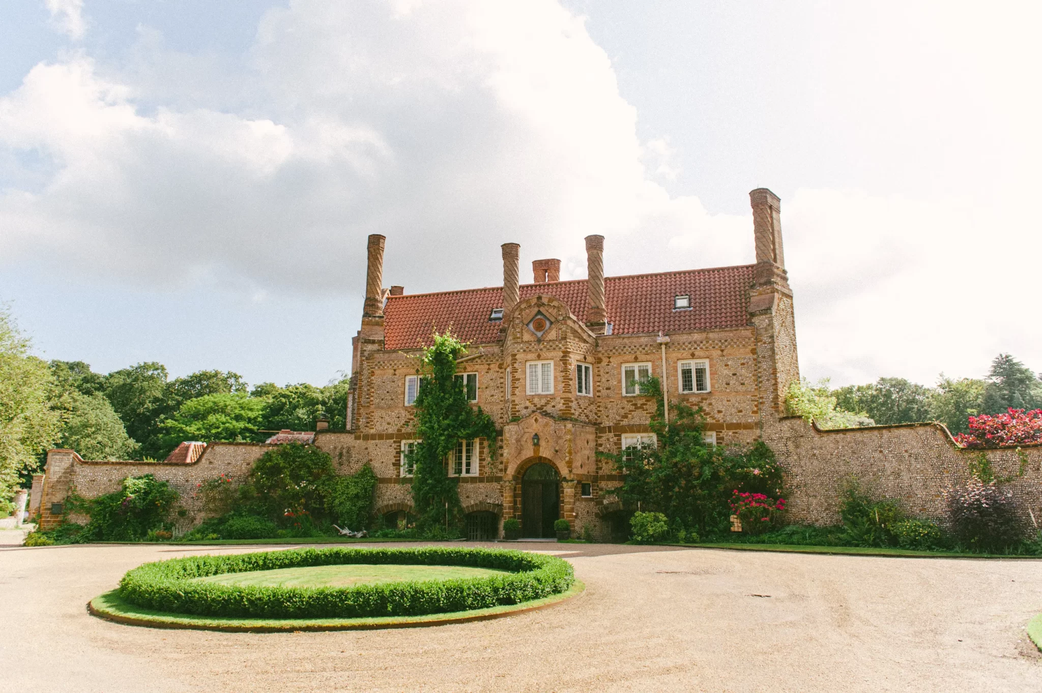 Tess and Jodi’s Voewood House wedding, photograph 18 by Janis Ratnieks