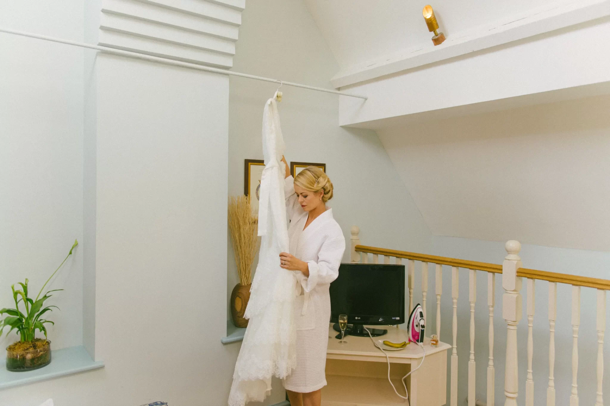 Danny and Shonagh’s Woburn Sculpture Gallery wedding, photograph 36 by Janis Ratnieks