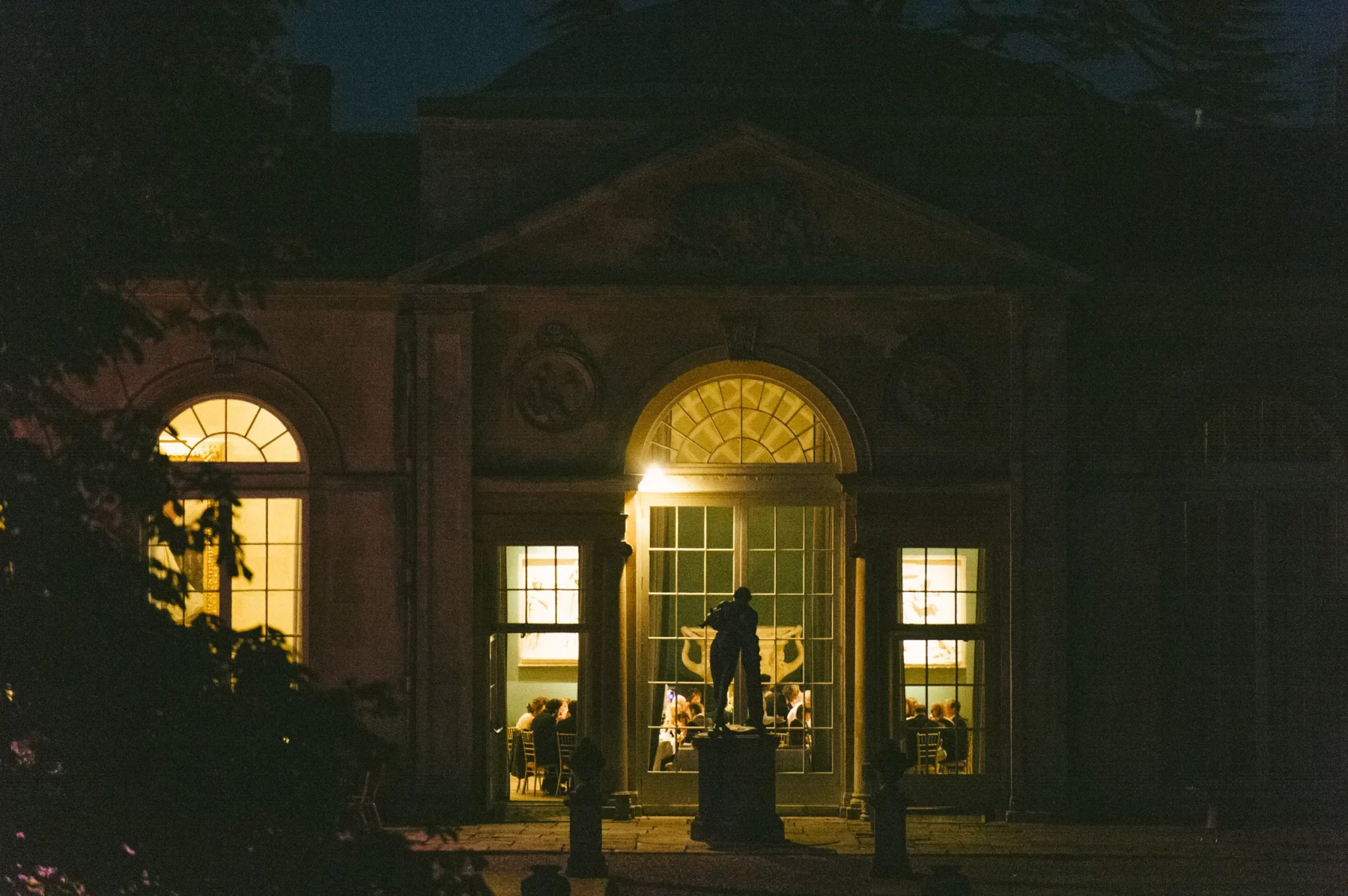Danny and Shonagh’s Woburn Sculpture Gallery wedding, photograph 121 by Janis Ratnieks