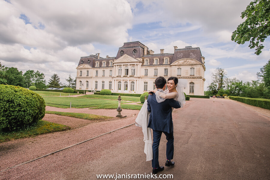 wedding ceremony at chateau d'artigny