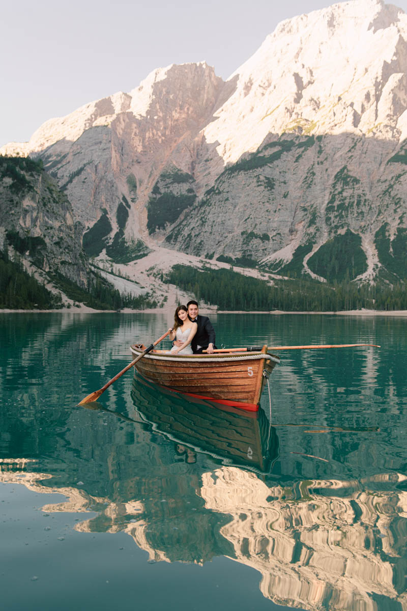 Chinese-Couple-Amidst-Scenic-Lago-di-Braies-Photographer