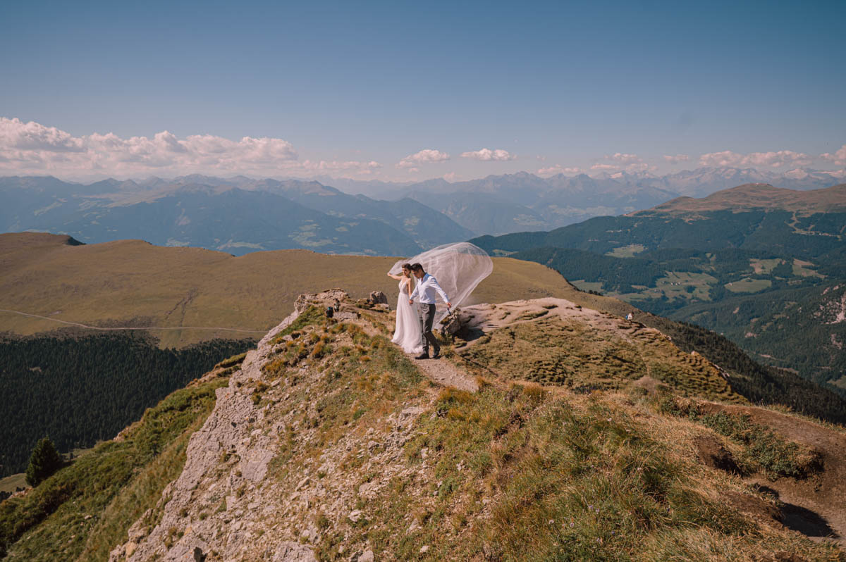 pre wedding photoshoot in the Dolomites
