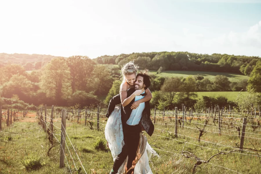 Some of my lenses are pretty beat up, like this 24-70, but the again, I like the rendering, like with a backlit scene here, it lacks the clear harsh backlight cutoff of a new lens, so yes, it has caracter.