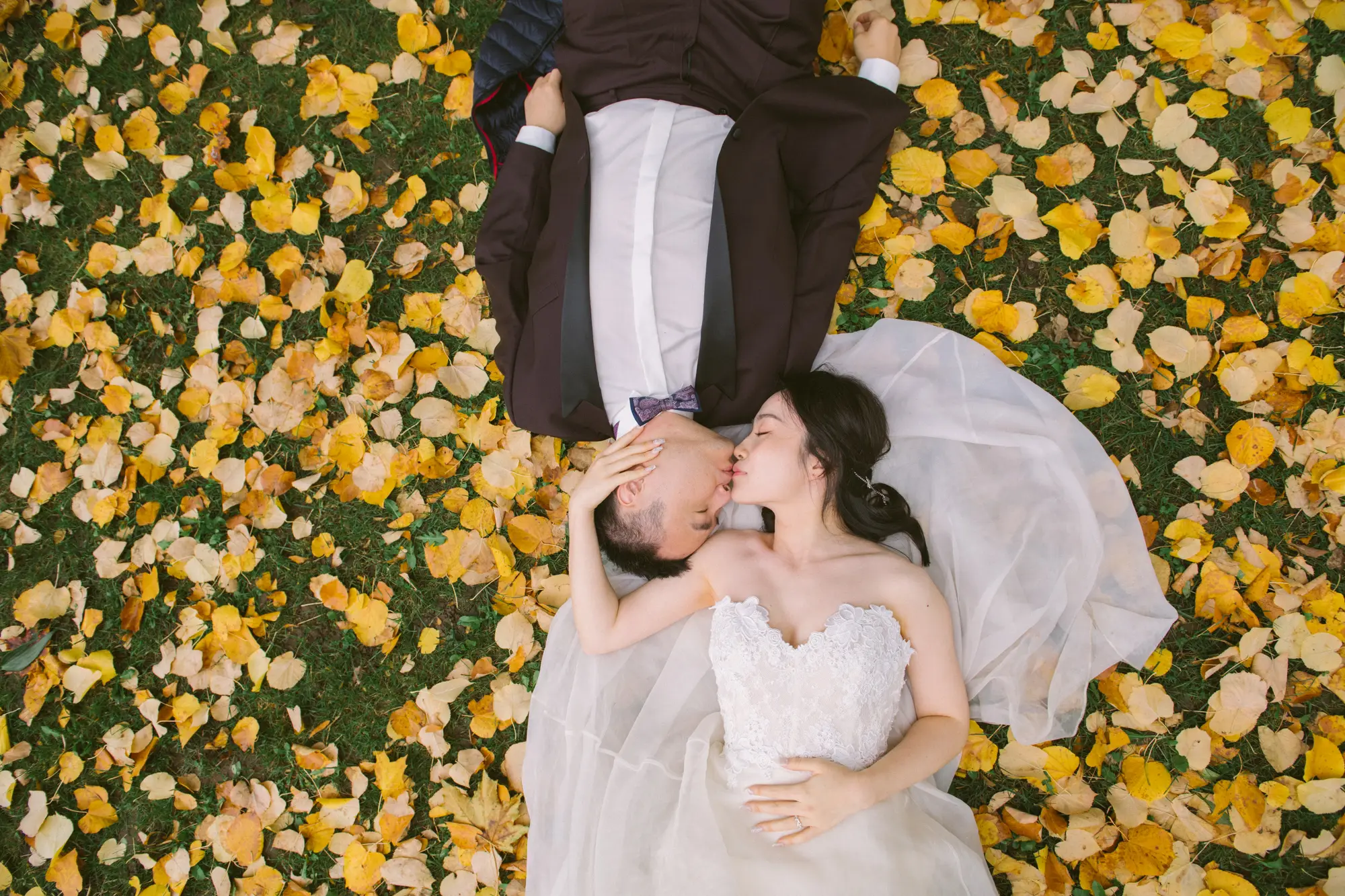 Fall pre-wedding photoshoot
