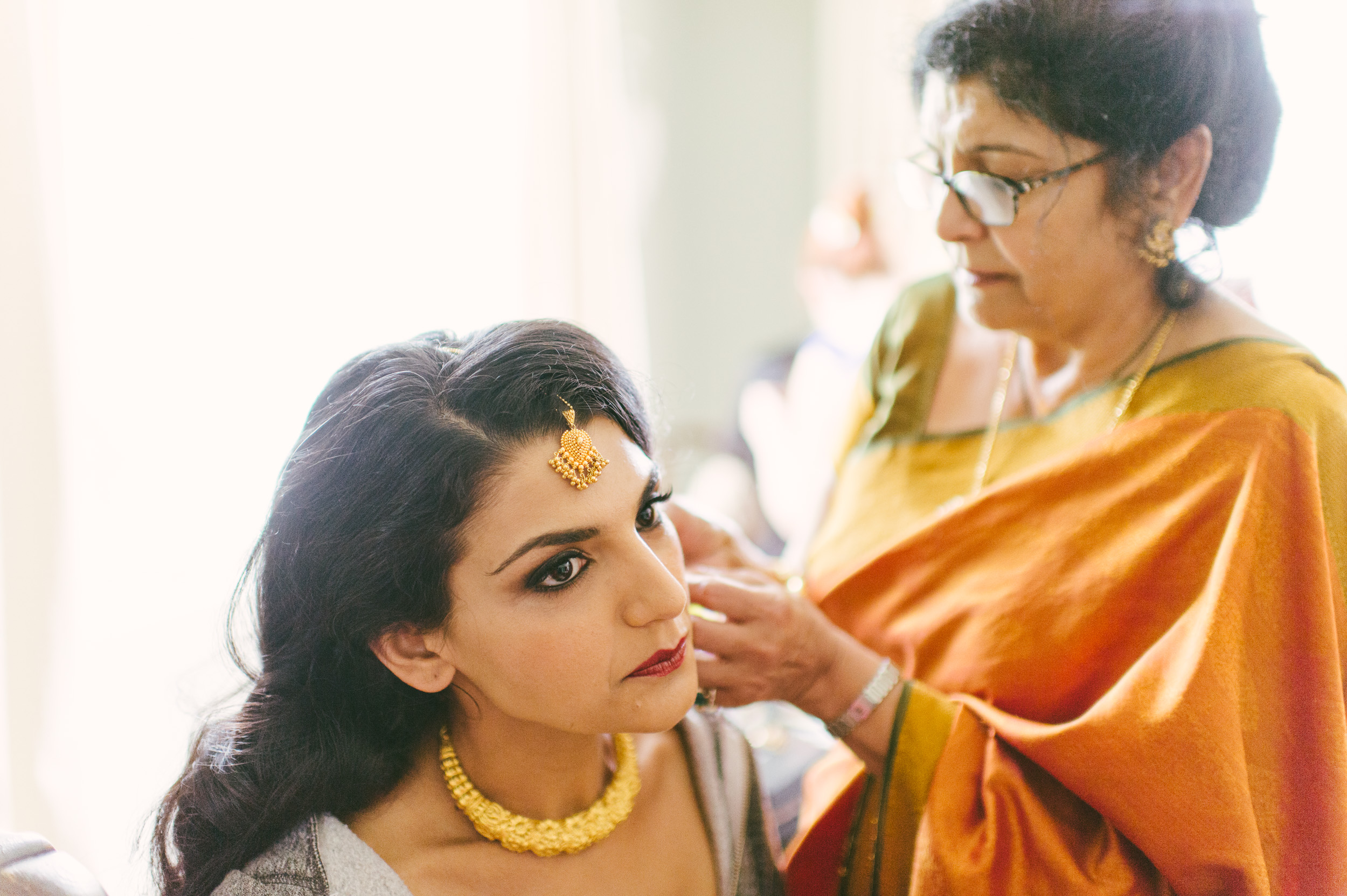 Hindu bride in traditional makeup and jewelry, Midlands wedding photographer
