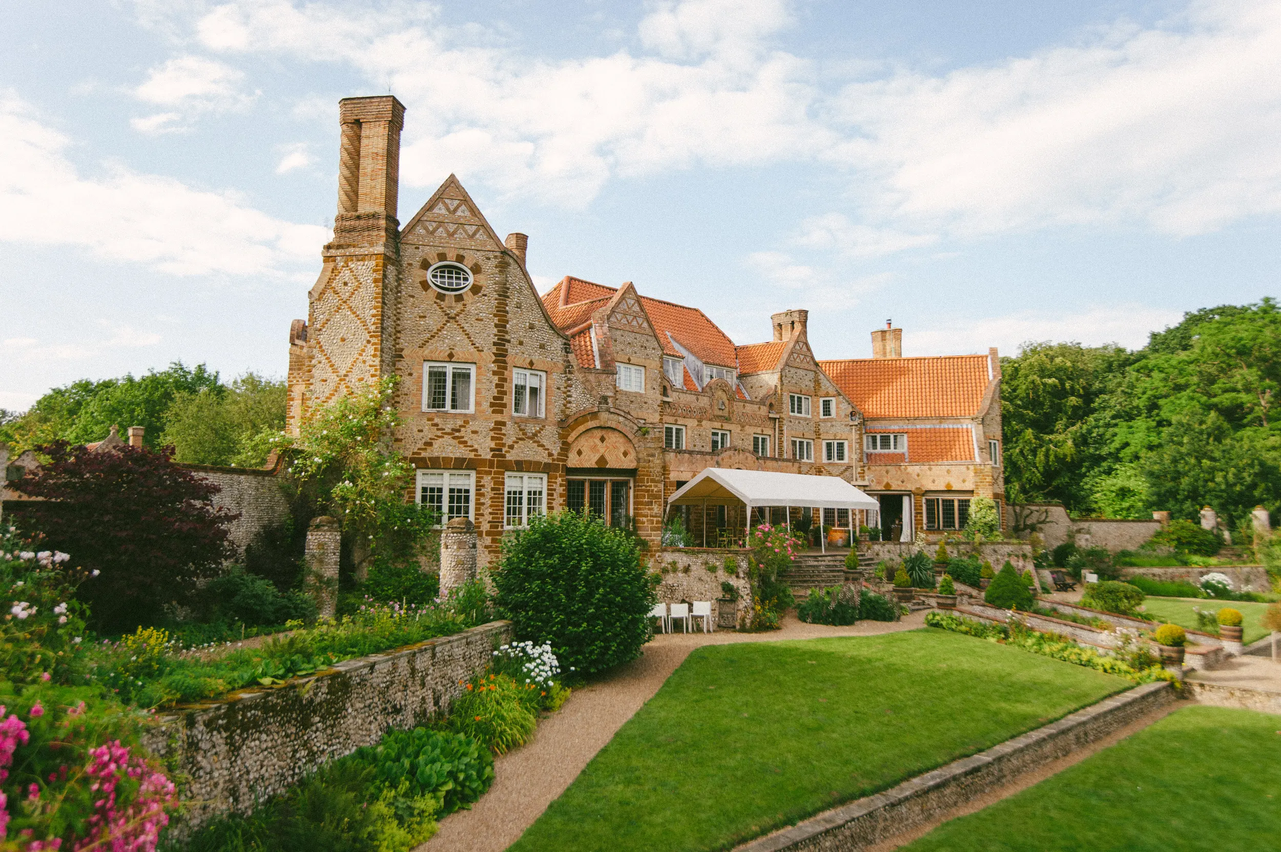 Voewood Wedding Chaos: A Norfolk Photographer's Wild Ride!