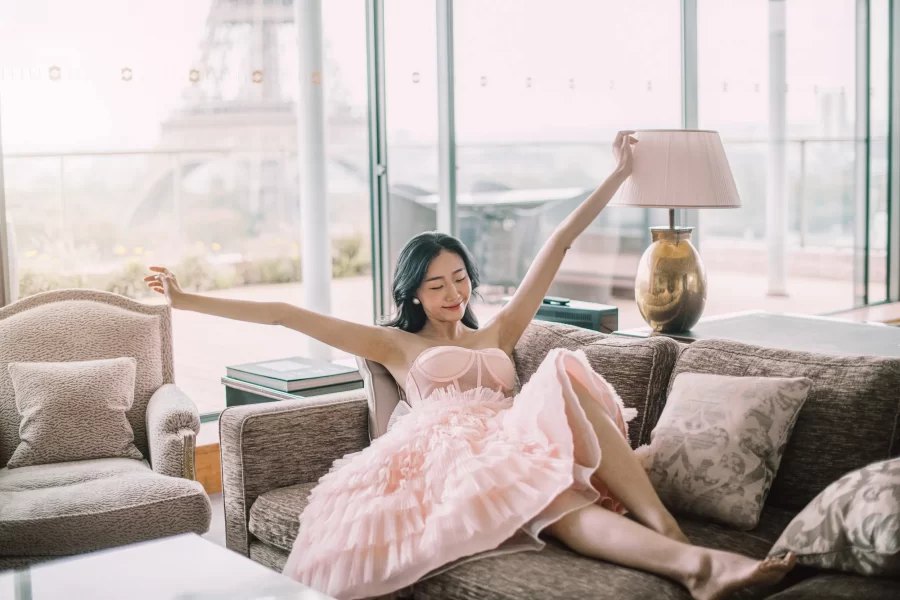 stunning pre-wedding photoshoot in Paris Shangri La hotel