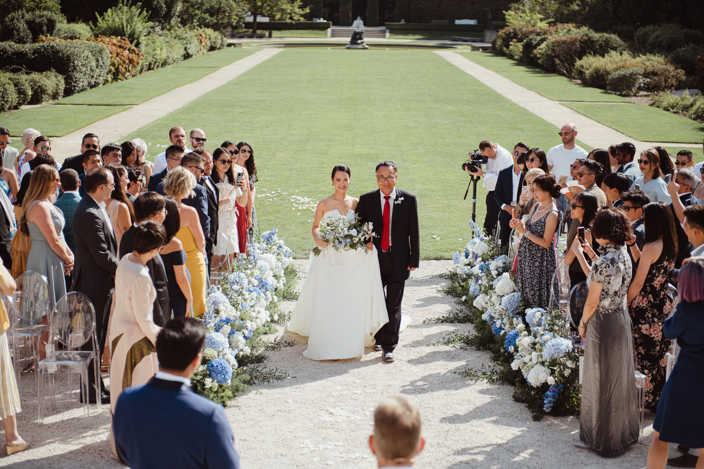 Musée Rodin wedding photo in Paris by Janis Ratnieks