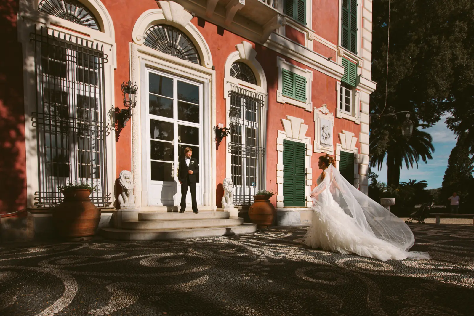 Couple portraits in Italian garden at Villa Durazzo Portofino