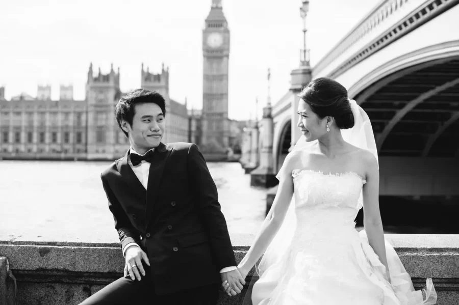 London pre-wedding photographer Janis Ratnieks photographing a couple near Big Ben