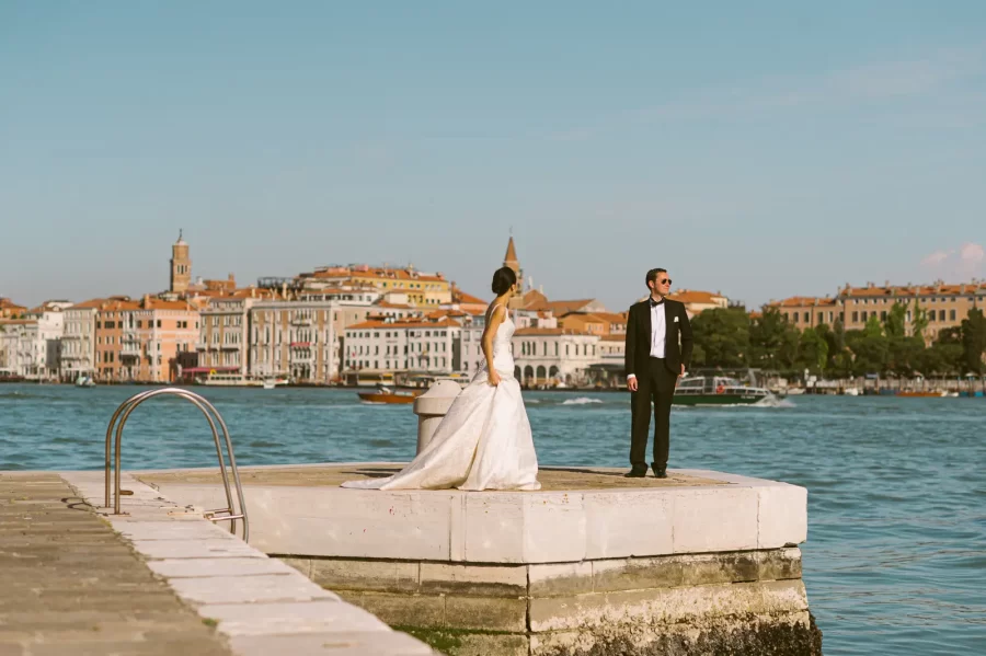 Romantic Morning-After Photoshoot in Venice – Post-Wedding Session by Janis Ratnieks