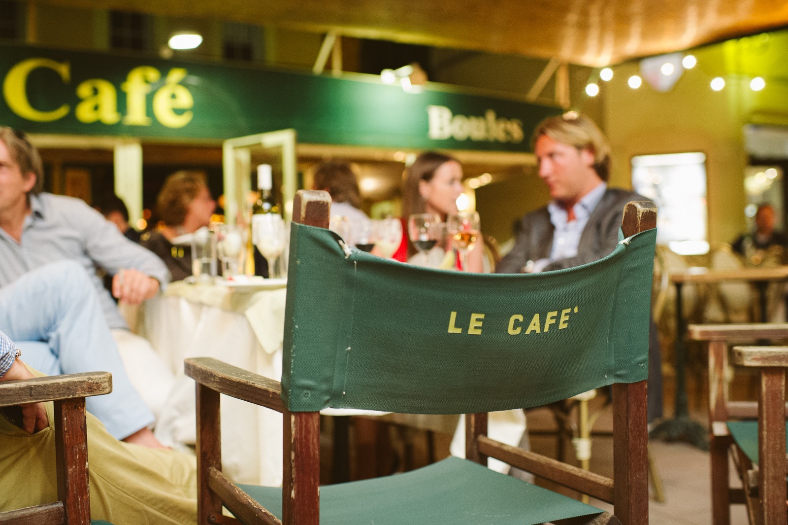 Saint-Tropez wedding photographer capturing guests at rehearsal dinner