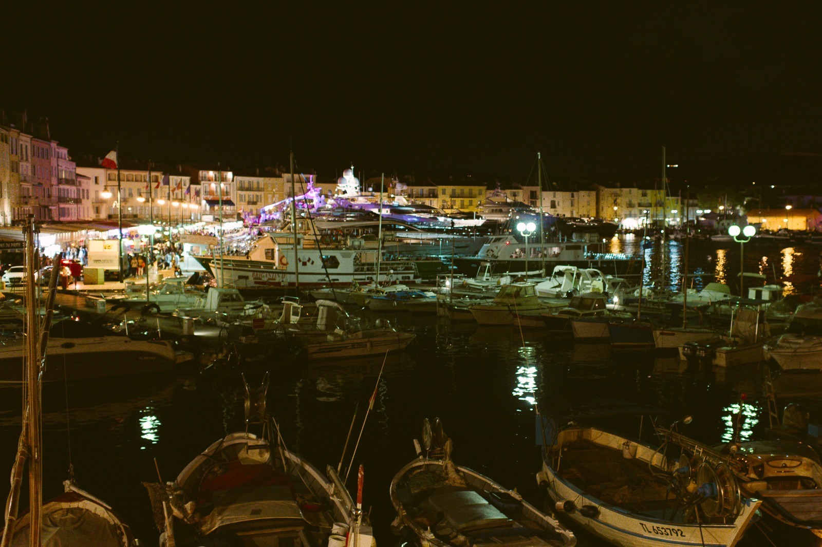 Saint-Tropez wedding photographer documenting candid reception moments