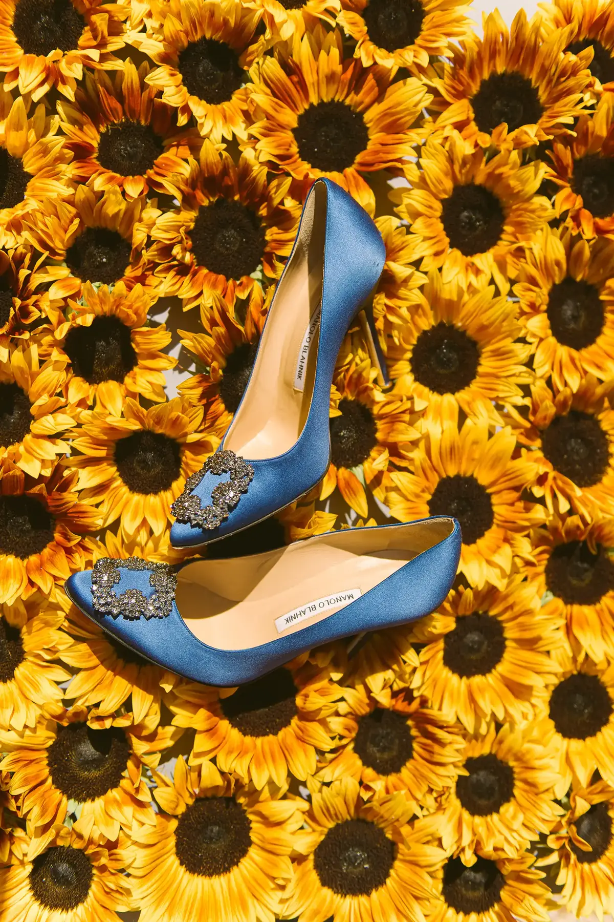 Elegant portrait in an Aix-en-Provence château courtyard