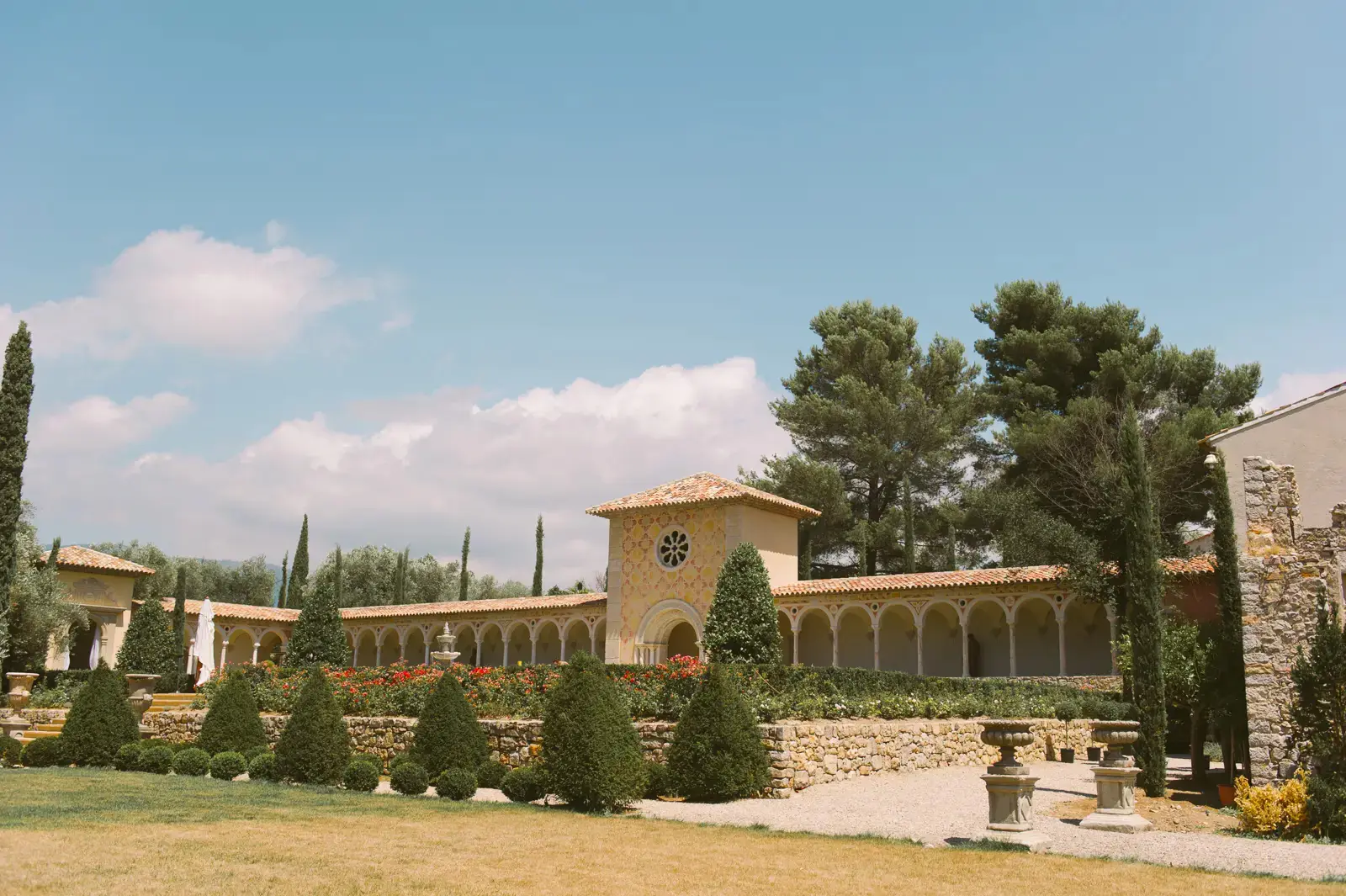 Evening reception at Château Diter with Provençal hills