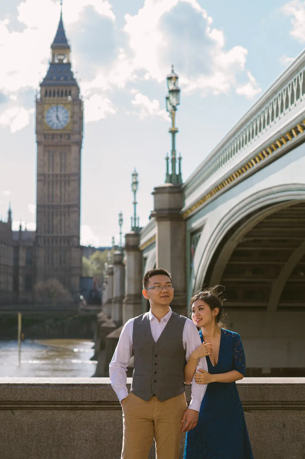 Elegant pre-wedding couple in London near royal architecture