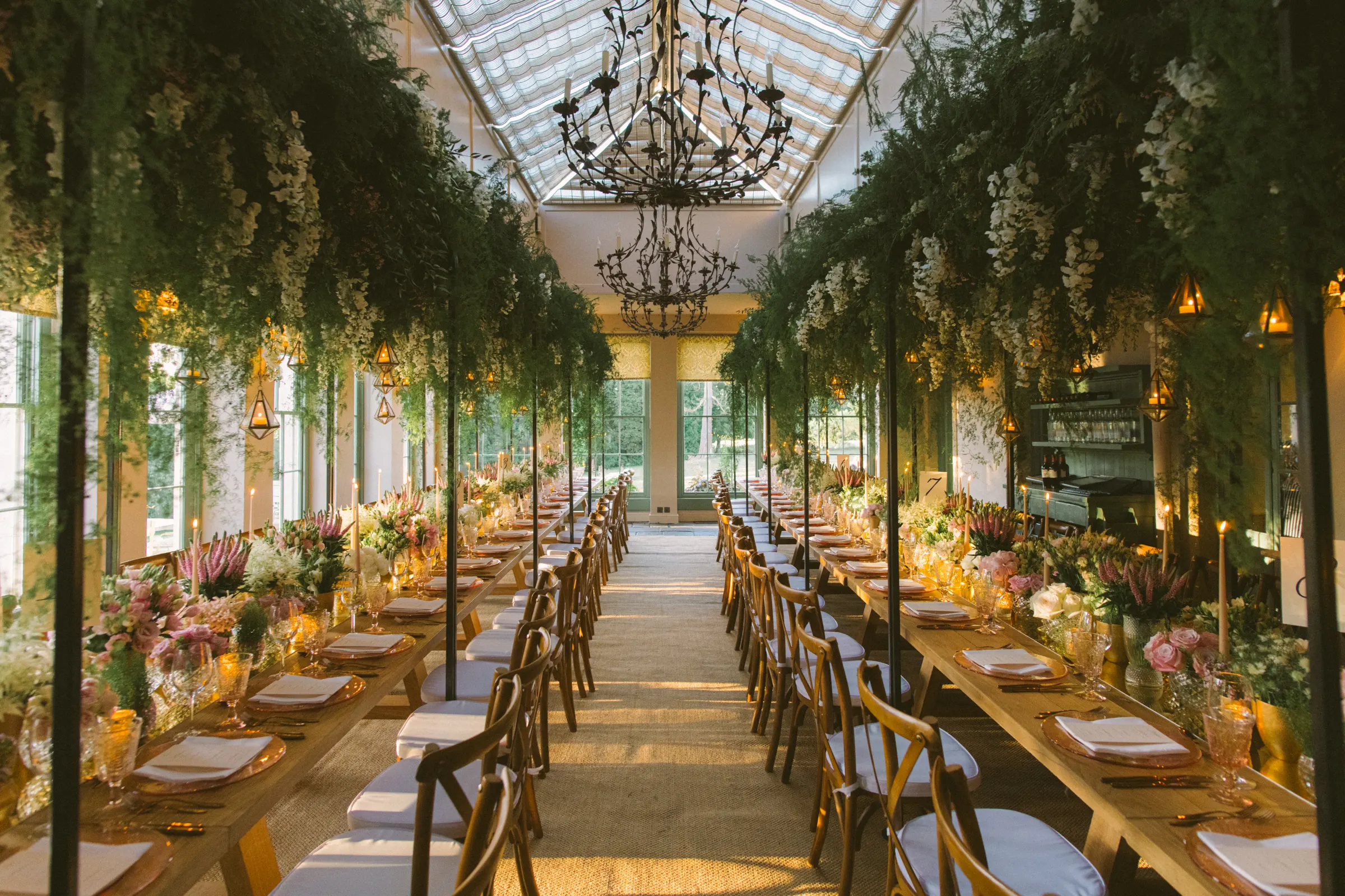 Kāzu dekorācijas – ziedu un galda detaļu