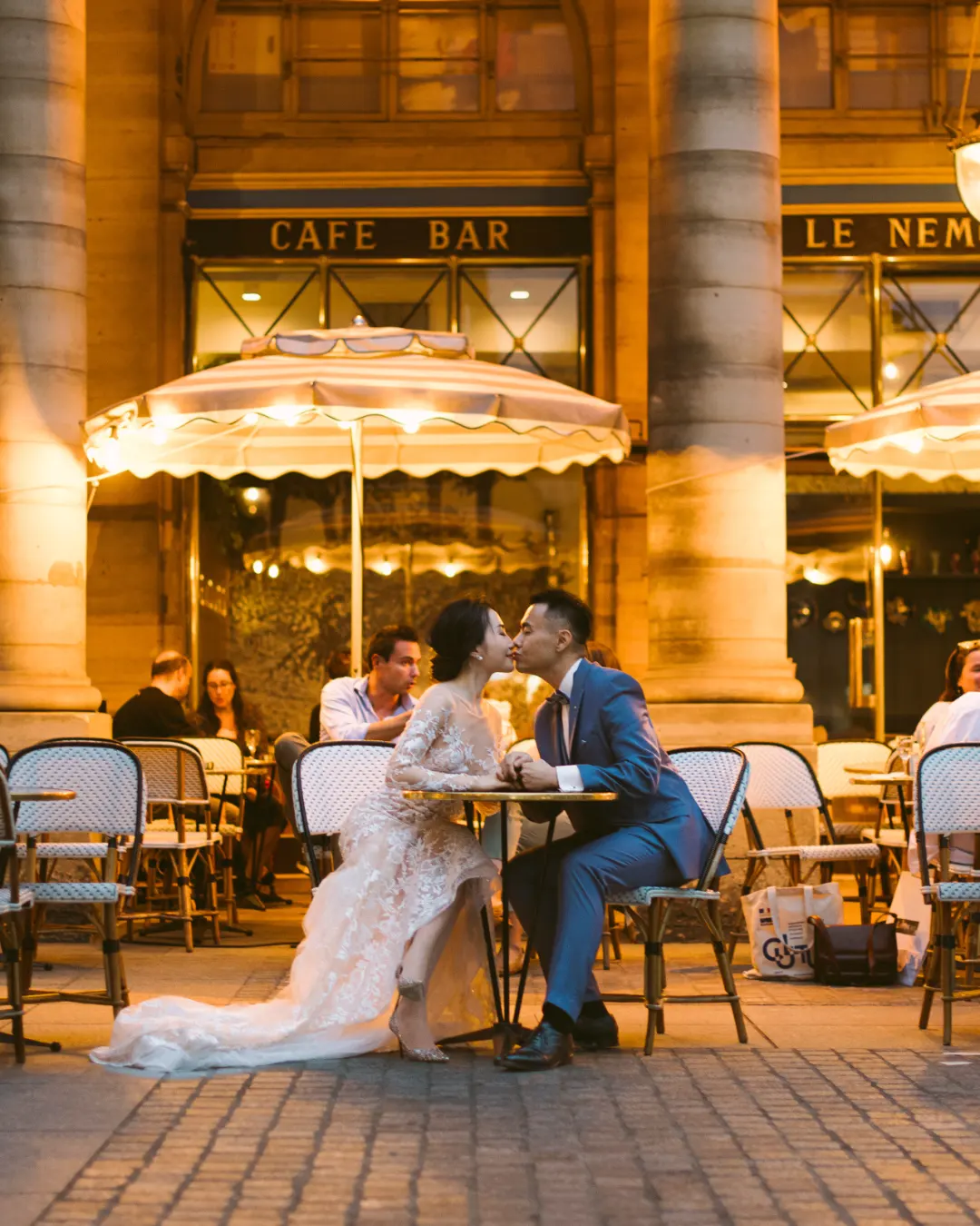 Candid Paris pre-wedding photography at a classic Paris café